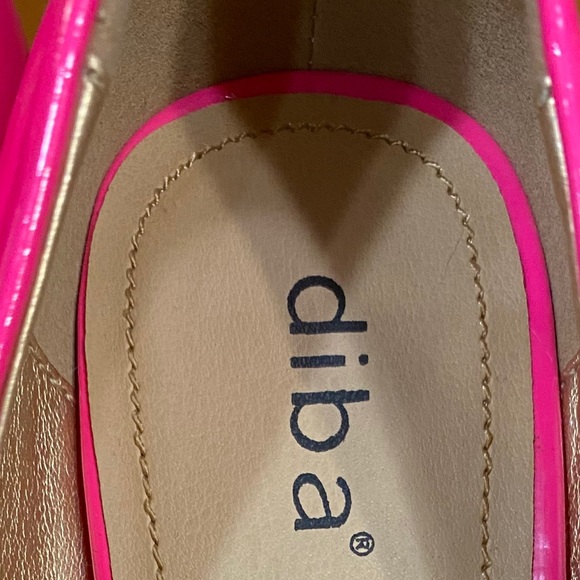 $10.00 
DIBA faux patent leather pump heels - Picture 4 of 4